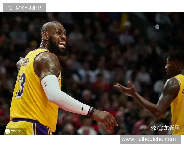 湖人队与热火队激战首场比赛精彩回顾与精彩瞬间分析